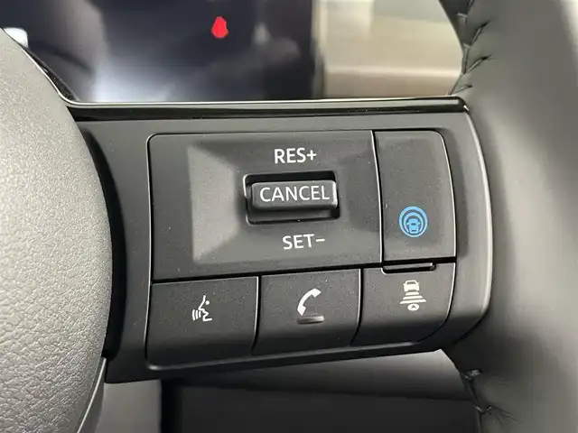日産 セレナ e－パワー ハイウェイスター V 埼玉県 2025(令7)年 0.1千km プリズムホワイト 登録済未使用車　純正１２．３型ナビ　純正１１インチフリップダウンモニター　全方位　置くだけ充電　プロパイロット　液晶ミラー　前後ドライブレコーダー　ＢＳＭ　両側パワースライドドア　ＥＴＣ　スペアキー