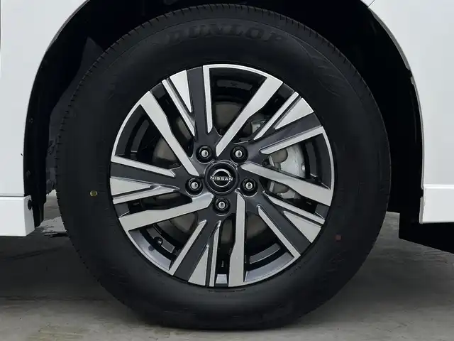 日産 セレナ e－パワー ハイウェイスター V 埼玉県 2025(令7)年 0.1千km プリズムホワイト 登録済未使用車　純正１２．３型ナビ　純正１１インチフリップダウンモニター　全方位　置くだけ充電　プロパイロット　液晶ミラー　前後ドライブレコーダー　ＢＳＭ　両側パワースライドドア　ＥＴＣ　スペアキー