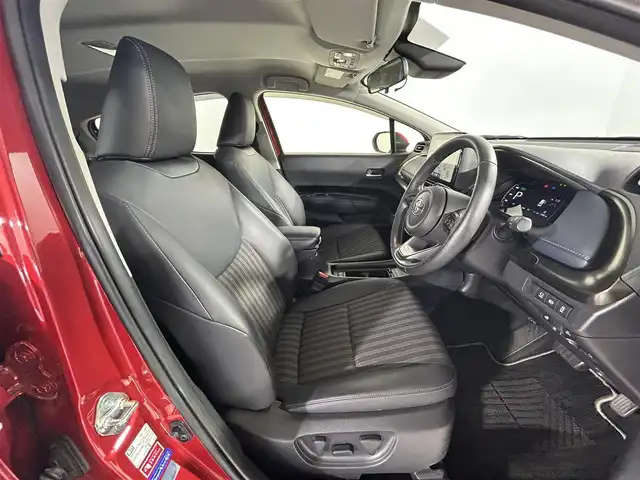 トヨタ アクア Z 佐賀県 2021(令3)年 2.1万km エモーショナルレッドⅡ 純正　10.5インチディスプレイオーディオ/（TV/AM/FM/Bluetooth/全周囲カメラ/衝突被害軽減システム/車線逸脱警報/クルーズコントロール/ハーフレザーシート/横滑り防止装置/ビルトインETC/アイドリングストップ/LEDヘッドライト/フォグランプ/オートライト/ウィンカーミラー/電動格納ミラー/純正15インチAW/シートヒーター/シートリフター/ステアリングヒーター/プッシュスタート/スマートキー/フロアマット/ドアバイザー/取扱説明書