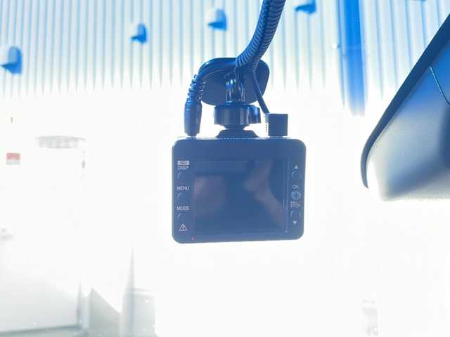 ホンダ オデッセイ アブソルート EX 三重県 2015(平27)年 10.7万km ホワイトオーキッドパール 禁煙/ALPINE9型ナビ/ALPINE後席モニター/バックカメラ/ETC/前後ドラレコ/BSM/両側パワースライドドア/レーンキープアシスト/レーダークルーズコントロール/プリクラッシュ/LEDオートライト/フォグランプ/ステアリングスイッチ/パドルシフト/電動格納ミラー