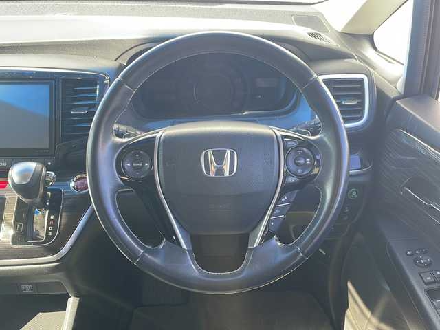 ホンダ オデッセイ アブソルート EX 三重県 2015(平27)年 10.7万km ホワイトオーキッドパール 禁煙/ALPINE9型ナビ/ALPINE後席モニター/バックカメラ/ETC/前後ドラレコ/BSM/両側パワースライドドア/レーンキープアシスト/レーダークルーズコントロール/プリクラッシュ/LEDオートライト/フォグランプ/ステアリングスイッチ/パドルシフト/電動格納ミラー