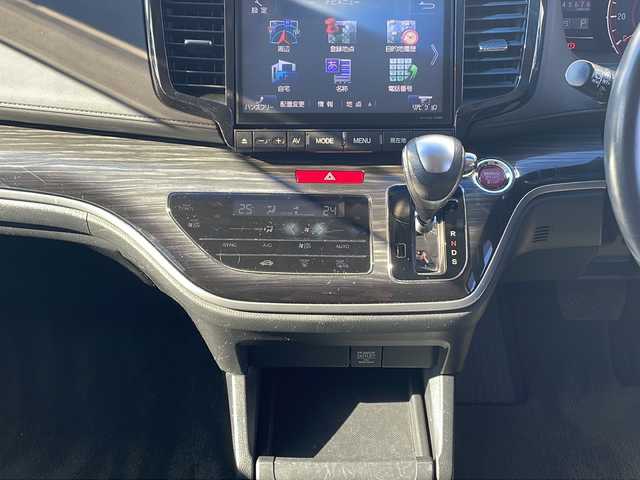 ホンダ オデッセイ アブソルート EX 三重県 2015(平27)年 10.7万km ホワイトオーキッドパール 禁煙/ALPINE9型ナビ/ALPINE後席モニター/バックカメラ/ETC/前後ドラレコ/BSM/両側パワースライドドア/レーンキープアシスト/レーダークルーズコントロール/プリクラッシュ/LEDオートライト/フォグランプ/ステアリングスイッチ/パドルシフト/電動格納ミラー