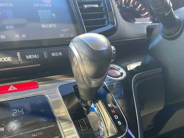 ホンダ オデッセイ アブソルート EX 三重県 2015(平27)年 10.7万km ホワイトオーキッドパール 禁煙/ALPINE9型ナビ/ALPINE後席モニター/バックカメラ/ETC/前後ドラレコ/BSM/両側パワースライドドア/レーンキープアシスト/レーダークルーズコントロール/プリクラッシュ/LEDオートライト/フォグランプ/ステアリングスイッチ/パドルシフト/電動格納ミラー