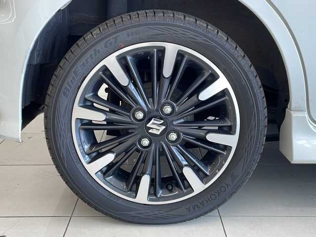 スズキ スペーシア カスタム HYBRID XS 岐阜県 2018(平30)年 4.1万km ピュアホワイトP 4WD/社外SDナビ(MDV-D304W)/CD/ワンセグテレビ/コーナーセンサー/衝突被害軽減ブレーキ/レーンキープアシスト/両側パワースライドドア/ハーフレザーシート/ベンチシート/シートヒーター /LEDヘッドライト/オートライト/オートハイビーム/フォグランプ/スマートキー/プッシュスタート/純正15インチアルミホイール/バックカメラ/ETC