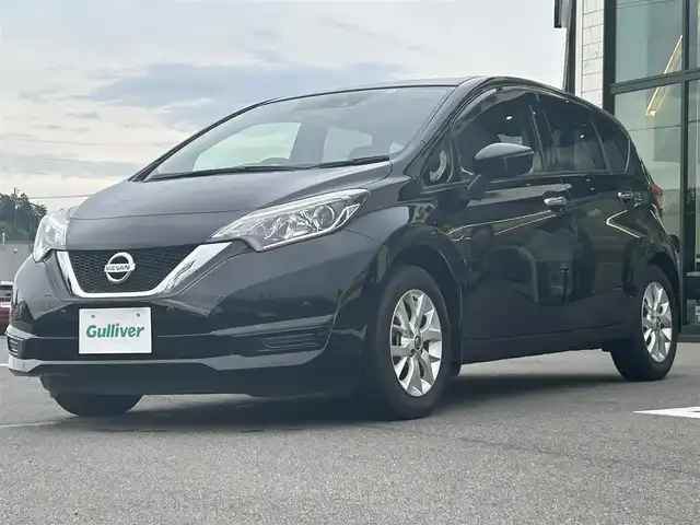 日産 ノート X Vセレクション 愛媛県 2020(令2)年 3.7万km スーパーブラック 純正ナビ（Bluetooth/メモリ/フルセグテレビ）/DVD再生/ドライブレコーダー/純正15インチアルミホイール/純正フロアマット/コーナーセンサー/ABS/横滑り防止装置/レーンキープアシスト/LEDヘッドライト/オートライト/Wエアバック/衝突被害軽減システム/スマートキー/プッシュスタートボタン