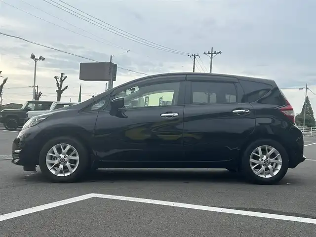日産 ノート X Vセレクション 愛媛県 2020(令2)年 3.7万km スーパーブラック 純正ナビ（Bluetooth/メモリ/フルセグテレビ）/DVD再生/ドライブレコーダー/純正15インチアルミホイール/純正フロアマット/コーナーセンサー/ABS/横滑り防止装置/レーンキープアシスト/LEDヘッドライト/オートライト/Wエアバック/衝突被害軽減システム/スマートキー/プッシュスタートボタン
