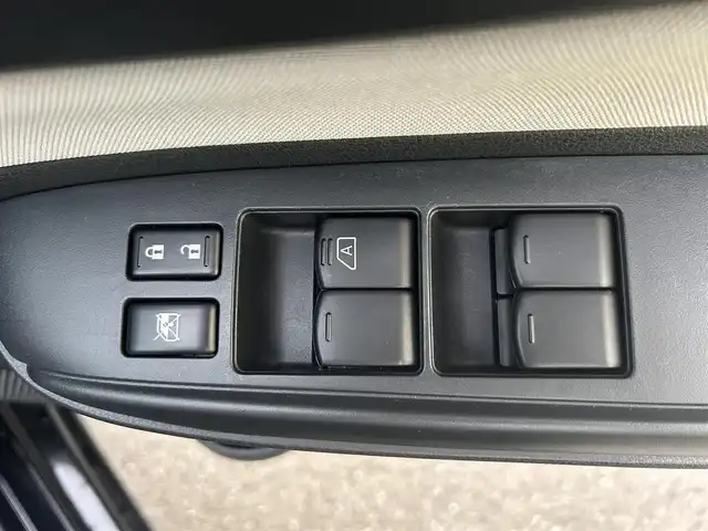 日産 ノート X Vセレクション 愛媛県 2020(令2)年 3.7万km スーパーブラック 純正ナビ（Bluetooth/メモリ/フルセグテレビ）/DVD再生/ドライブレコーダー/純正15インチアルミホイール/純正フロアマット/コーナーセンサー/ABS/横滑り防止装置/レーンキープアシスト/LEDヘッドライト/オートライト/Wエアバック/衝突被害軽減システム/スマートキー/プッシュスタートボタン