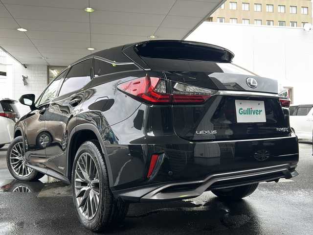 レクサス ＲＸ 450h Fスポーツ 京都府 2016(平28)年 8.9万km グラファイトブラックガラスフレーク 純正ＳＤナビ/フルセグTV/Bluetooth/CD/DVD再生機能　/黒本革シート　/ＨＵＤ　/禁煙　/バックカメラ　/４ＷＤ　/３眼ＬＥＤヘッドライト　/電動格納ウィンカーミラー/オートライト/オートマチックハイビーム/レーダークルーズコントロール　/パドルシフト　/ステアリングスイッチ/ステアリングヒーター/メモリーパワーシート　 /シートヒーター /エアシート /純正AW20インチ