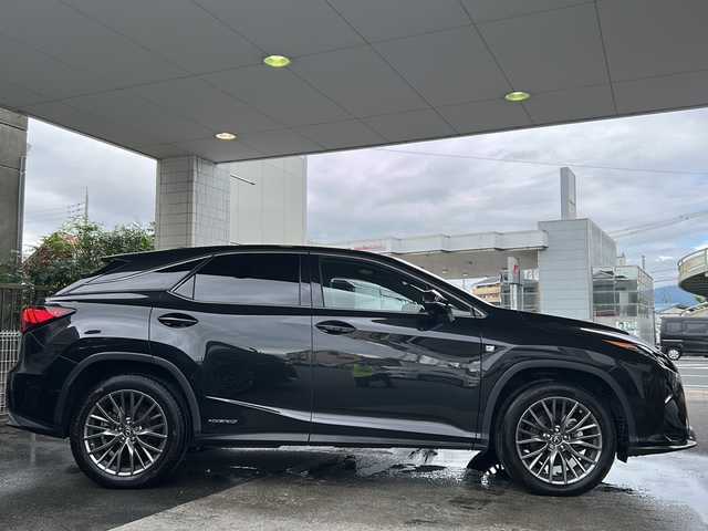 レクサス ＲＸ 450h Fスポーツ 京都府 2016(平28)年 8.9万km グラファイトブラックガラスフレーク 純正ＳＤナビ/フルセグTV/Bluetooth/CD/DVD再生機能　/黒本革シート　/ＨＵＤ　/禁煙　/バックカメラ　/４ＷＤ　/３眼ＬＥＤヘッドライト　/電動格納ウィンカーミラー/オートライト/オートマチックハイビーム/レーダークルーズコントロール　/パドルシフト　/ステアリングスイッチ/ステアリングヒーター/メモリーパワーシート　 /シートヒーター /エアシート /純正AW20インチ