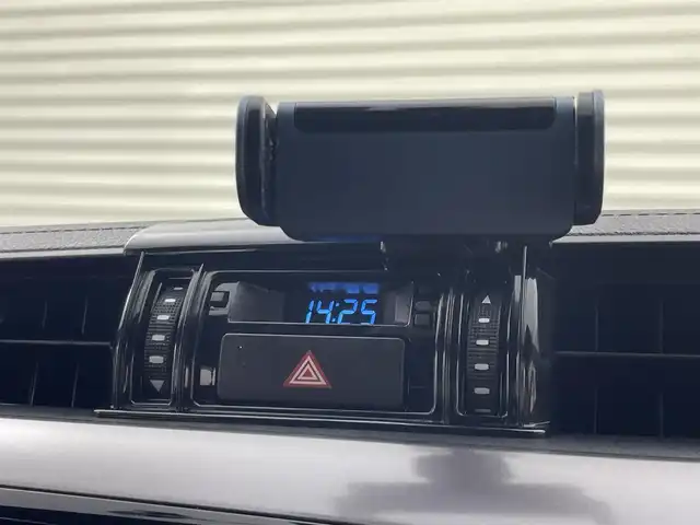 トヨタ ハイラックス Z GRスポーツ 茨城県 2024(令6)年 0.4万km プラチナホワイトパールマイカ ディスプレイオーディオ(8インチ)/ナビゲーション/Bluetooth/USB入力(動画・音楽再生/給電)/全周囲カメラ/デジタルインナーミラー/プリクラッシュセーフティ/レーンディパーチャーアラート/レーダークルーズコントロール/ロードサインアシスト/先行車発進告知機能/寒冷地仕様/・ウインドシールドデアイサー/・ヒーター付ドアミラー/・フロントヒーター/パドルシフト/LEDヘッドライト/オートライト
