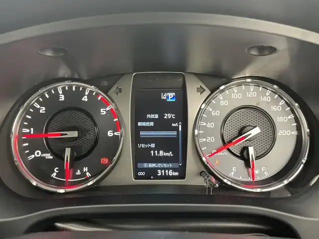 トヨタ ハイラックス Z GRスポーツ 茨城県 2024(令6)年 0.4万km プラチナホワイトパールマイカ ディスプレイオーディオ(8インチ)/ナビゲーション/Bluetooth/USB入力(動画・音楽再生/給電)/全周囲カメラ/デジタルインナーミラー/プリクラッシュセーフティ/レーンディパーチャーアラート/レーダークルーズコントロール/ロードサインアシスト/先行車発進告知機能/寒冷地仕様/・ウインドシールドデアイサー/・ヒーター付ドアミラー/・フロントヒーター/パドルシフト/LEDヘッドライト/オートライト