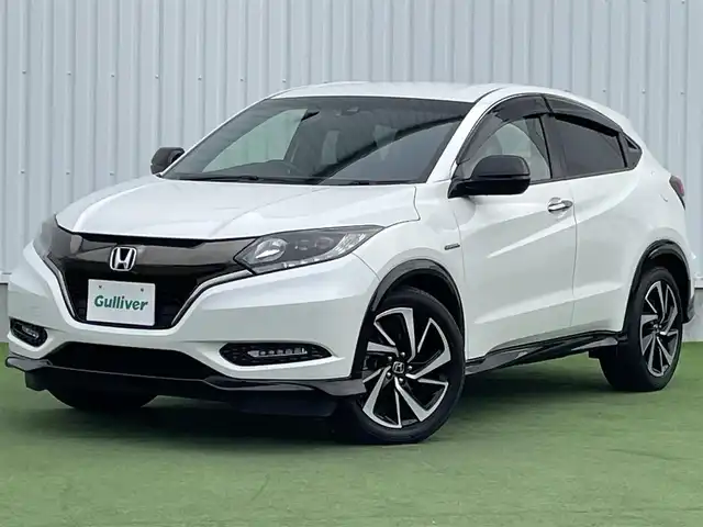 ホンダ ヴェゼル ハイブリッド RS ホンダセンシング 香川県 2016(平28)年 5.2万km ホワイトオーキッドパール ディーラーオプション8インチインターナビ/→フルセグ/CD/DVD/Bluetooth/→iPod/AUX/HDMI/バックカメラ/Honda SENSING/・ACC(アダプティブクルーズコントロール)/・CMBS（衝突被害軽減ブレーキ）/・LKAS（車線維持支援システム）/・路外逸脱抑制機能/・誤発進抑制機能/・先行車発進お知らせ機能/・標識認識機能/・歩行者事故低減ステアリング/・オートハイビーム/LEDヘッドライト/ハーフレザーシート/前席シートヒーター/革巻きステアリング/ステアリングリモコン/電子パーキングブレーキ/オートブレーキホールド/純正18インチアルミ/ETC/前方ドライブレコーダー