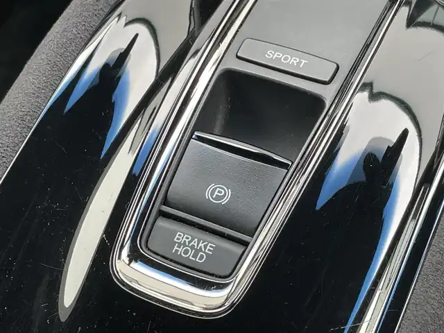 ホンダ ヴェゼル ハイブリッド RS ホンダセンシング 香川県 2016(平28)年 5.2万km ホワイトオーキッドパール ディーラーオプション8インチインターナビ/→フルセグ/CD/DVD/Bluetooth/→iPod/AUX/HDMI/バックカメラ/Honda SENSING/・ACC(アダプティブクルーズコントロール)/・CMBS（衝突被害軽減ブレーキ）/・LKAS（車線維持支援システム）/・路外逸脱抑制機能/・誤発進抑制機能/・先行車発進お知らせ機能/・標識認識機能/・歩行者事故低減ステアリング/・オートハイビーム/LEDヘッドライト/ハーフレザーシート/前席シートヒーター/革巻きステアリング/ステアリングリモコン/電子パーキングブレーキ/オートブレーキホールド/純正18インチアルミ/ETC/前方ドライブレコーダー