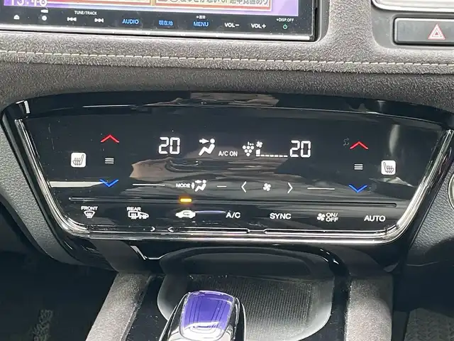 ホンダ ヴェゼル ハイブリッド RS ホンダセンシング 香川県 2016(平28)年 5.2万km ホワイトオーキッドパール ディーラーオプション8インチインターナビ/→フルセグ/CD/DVD/Bluetooth/→iPod/AUX/HDMI/バックカメラ/Honda SENSING/・ACC(アダプティブクルーズコントロール)/・CMBS（衝突被害軽減ブレーキ）/・LKAS（車線維持支援システム）/・路外逸脱抑制機能/・誤発進抑制機能/・先行車発進お知らせ機能/・標識認識機能/・歩行者事故低減ステアリング/・オートハイビーム/LEDヘッドライト/ハーフレザーシート/前席シートヒーター/革巻きステアリング/ステアリングリモコン/電子パーキングブレーキ/オートブレーキホールド/純正18インチアルミ/ETC/前方ドライブレコーダー