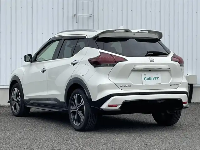 日産 キックス X ツートーンインテリアED 熊本県 2020(令2)年 6.5万km ブリリアントホワイトパール 純正ナビ　BT/CD/DVD/SD/AM/FM/・フルセグTV/全方位カメラ/・バックカメラ/ビルトインETC/前方ドラレコ/プロパイロット/・オートクルーズコントロール/インテリジェントルームミラー/ステアリングリモコン/・ステアリングヒーター/オートブレーキホールド/・電子パーキングブレーキ/D/Nシートヒーター/オートエアコン/プッシュスタート/・スマートキー/純正AW/純正ドアバイザー/純正フロアマット