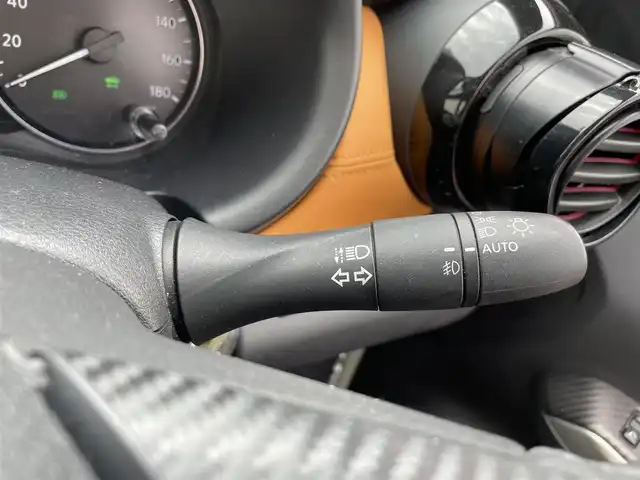 日産 キックス X ツートーンインテリアED 熊本県 2020(令2)年 6.5万km ブリリアントホワイトパール 純正ナビ　BT/CD/DVD/SD/AM/FM/・フルセグTV/全方位カメラ/・バックカメラ/ビルトインETC/前方ドラレコ/プロパイロット/・オートクルーズコントロール/インテリジェントルームミラー/ステアリングリモコン/・ステアリングヒーター/オートブレーキホールド/・電子パーキングブレーキ/D/Nシートヒーター/オートエアコン/プッシュスタート/・スマートキー/純正AW/純正ドアバイザー/純正フロアマット