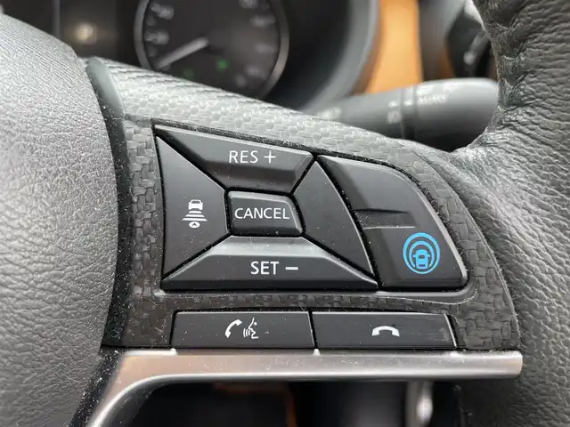 日産 キックス X ツートーンインテリアED 熊本県 2020(令2)年 6.5万km ブリリアントホワイトパール 純正ナビ　BT/CD/DVD/SD/AM/FM/・フルセグTV/全方位カメラ/・バックカメラ/ビルトインETC/前方ドラレコ/プロパイロット/・オートクルーズコントロール/インテリジェントルームミラー/ステアリングリモコン/・ステアリングヒーター/オートブレーキホールド/・電子パーキングブレーキ/D/Nシートヒーター/オートエアコン/プッシュスタート/・スマートキー/純正AW/純正ドアバイザー/純正フロアマット