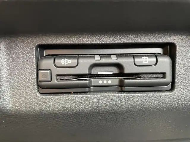 日産 キックス X ツートーンインテリアED 熊本県 2020(令2)年 6.5万km ブリリアントホワイトパール 純正ナビ　BT/CD/DVD/SD/AM/FM/・フルセグTV/全方位カメラ/・バックカメラ/ビルトインETC/前方ドラレコ/プロパイロット/・オートクルーズコントロール/インテリジェントルームミラー/ステアリングリモコン/・ステアリングヒーター/オートブレーキホールド/・電子パーキングブレーキ/D/Nシートヒーター/オートエアコン/プッシュスタート/・スマートキー/純正AW/純正ドアバイザー/純正フロアマット