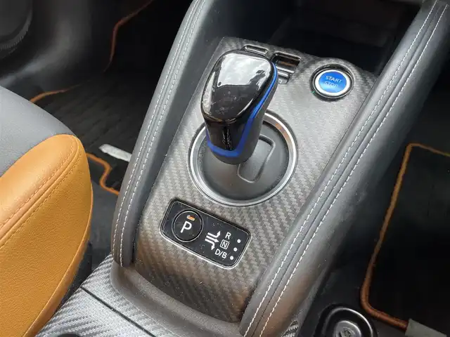 日産 キックス X ツートーンインテリアED 熊本県 2020(令2)年 6.5万km ブリリアントホワイトパール 純正ナビ　BT/CD/DVD/SD/AM/FM/・フルセグTV/全方位カメラ/・バックカメラ/ビルトインETC/前方ドラレコ/プロパイロット/・オートクルーズコントロール/インテリジェントルームミラー/ステアリングリモコン/・ステアリングヒーター/オートブレーキホールド/・電子パーキングブレーキ/D/Nシートヒーター/オートエアコン/プッシュスタート/・スマートキー/純正AW/純正ドアバイザー/純正フロアマット