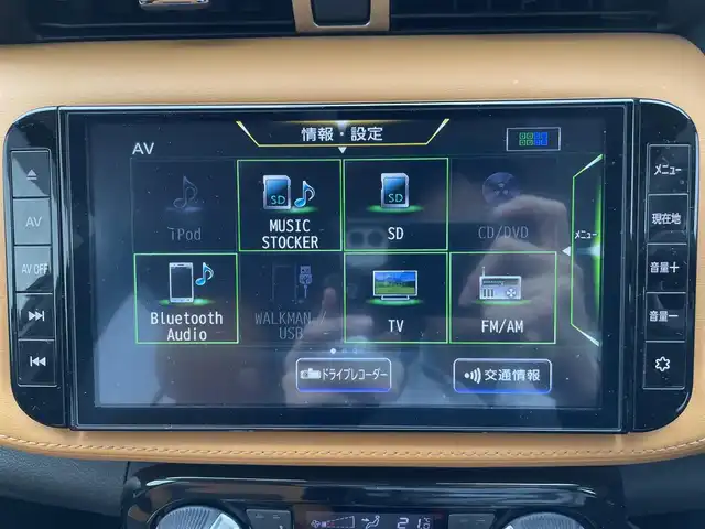 日産 キックス X ツートーンインテリアED 熊本県 2020(令2)年 6.5万km ブリリアントホワイトパール 純正ナビ　BT/CD/DVD/SD/AM/FM/・フルセグTV/全方位カメラ/・バックカメラ/ビルトインETC/前方ドラレコ/プロパイロット/・オートクルーズコントロール/インテリジェントルームミラー/ステアリングリモコン/・ステアリングヒーター/オートブレーキホールド/・電子パーキングブレーキ/D/Nシートヒーター/オートエアコン/プッシュスタート/・スマートキー/純正AW/純正ドアバイザー/純正フロアマット