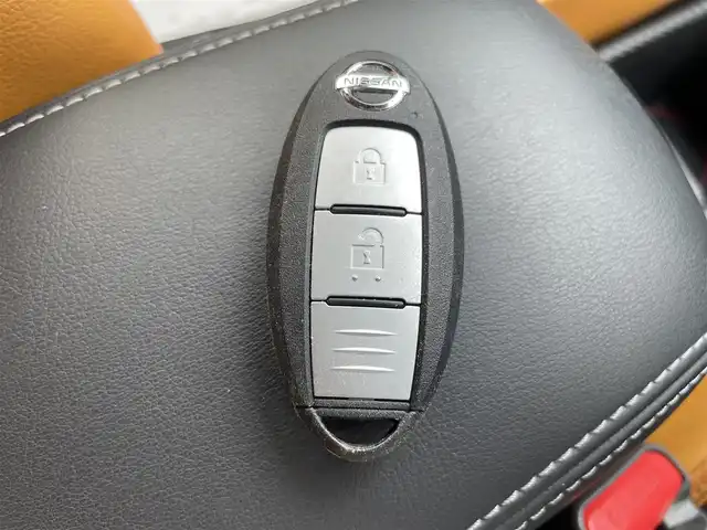 日産 キックス X ツートーンインテリアED 熊本県 2020(令2)年 6.5万km ブリリアントホワイトパール 純正ナビ　BT/CD/DVD/SD/AM/FM/・フルセグTV/全方位カメラ/・バックカメラ/ビルトインETC/前方ドラレコ/プロパイロット/・オートクルーズコントロール/インテリジェントルームミラー/ステアリングリモコン/・ステアリングヒーター/オートブレーキホールド/・電子パーキングブレーキ/D/Nシートヒーター/オートエアコン/プッシュスタート/・スマートキー/純正AW/純正ドアバイザー/純正フロアマット