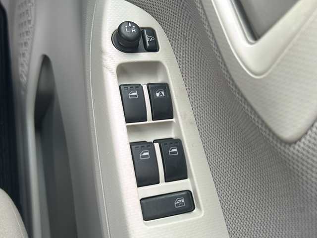 スバル ステラ L スマートアシスト 千葉県 2018(平30)年 3.1万km ブライトシルバーメタリック BlueTooth接続/CD/DVD/AM/FM/USB接続＆充電/スマートアシストIII/・衝突警報機能/・衝突回避支援ブレーキ/・誤発進抑制制御機能/・車線逸脱警報機能/ステアリングスイッチ/アイドリングストップ/純正フロアマット/コーナーセンサー/ドアバイザー/取扱説明書/保証書