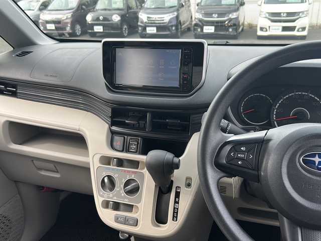 スバル ステラ L スマートアシスト 千葉県 2018(平30)年 3.1万km ブライトシルバーメタリック BlueTooth接続/CD/DVD/AM/FM/USB接続＆充電/スマートアシストIII/・衝突警報機能/・衝突回避支援ブレーキ/・誤発進抑制制御機能/・車線逸脱警報機能/ステアリングスイッチ/アイドリングストップ/純正フロアマット/コーナーセンサー/ドアバイザー/取扱説明書/保証書