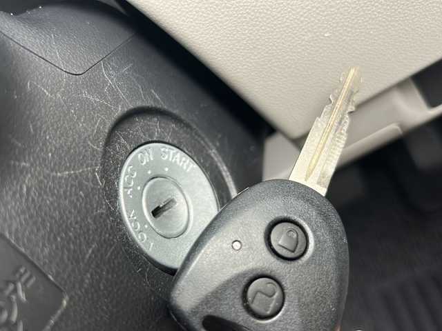 スバル ステラ L スマートアシスト 千葉県 2018(平30)年 3.1万km ブライトシルバーメタリック BlueTooth接続/CD/DVD/AM/FM/USB接続＆充電/スマートアシストIII/・衝突警報機能/・衝突回避支援ブレーキ/・誤発進抑制制御機能/・車線逸脱警報機能/ステアリングスイッチ/アイドリングストップ/純正フロアマット/コーナーセンサー/ドアバイザー/取扱説明書/保証書