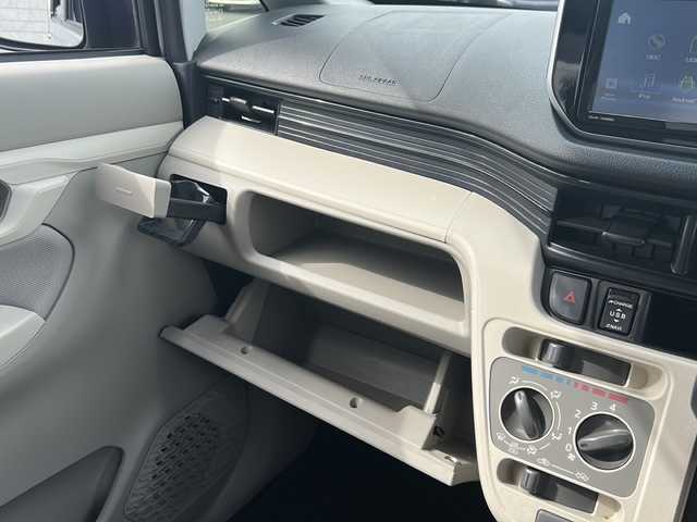 スバル ステラ L スマートアシスト 千葉県 2018(平30)年 3.1万km ブライトシルバーメタリック BlueTooth接続/CD/DVD/AM/FM/USB接続＆充電/スマートアシストIII/・衝突警報機能/・衝突回避支援ブレーキ/・誤発進抑制制御機能/・車線逸脱警報機能/ステアリングスイッチ/アイドリングストップ/純正フロアマット/コーナーセンサー/ドアバイザー/取扱説明書/保証書