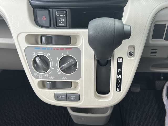 スバル ステラ L スマートアシスト 千葉県 2018(平30)年 3.1万km ブライトシルバーメタリック BlueTooth接続/CD/DVD/AM/FM/USB接続＆充電/スマートアシストIII/・衝突警報機能/・衝突回避支援ブレーキ/・誤発進抑制制御機能/・車線逸脱警報機能/ステアリングスイッチ/アイドリングストップ/純正フロアマット/コーナーセンサー/ドアバイザー/取扱説明書/保証書