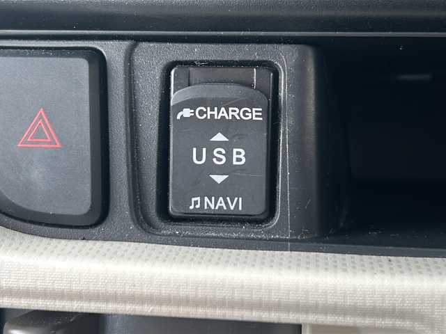 スバル ステラ L スマートアシスト 千葉県 2018(平30)年 3.1万km ブライトシルバーメタリック BlueTooth接続/CD/DVD/AM/FM/USB接続＆充電/スマートアシストIII/・衝突警報機能/・衝突回避支援ブレーキ/・誤発進抑制制御機能/・車線逸脱警報機能/ステアリングスイッチ/アイドリングストップ/純正フロアマット/コーナーセンサー/ドアバイザー/取扱説明書/保証書