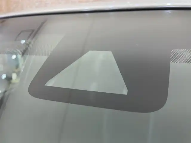 トヨタ ハリアー ハイブリッド プレミアム 岩手県 2018(平30)年 6.9万km ホワイトパールクリスタルシャイン ワンオーナー/４WD/ムーンルーフ/プリクラッシュセーフティ/レーダークルーズコントロール/レーンディパーチャーアラート/オートマチックハイビーム/MTモード付AT/横滑り防止装置/オートブレーキホールド/パワーバックドア/運転席パワーシート/アイドリングストップ/社外ナビ/フルセグTV/Msスピードエアロ/LEDヘッドランプ/２２インチアルミホイール/車高調