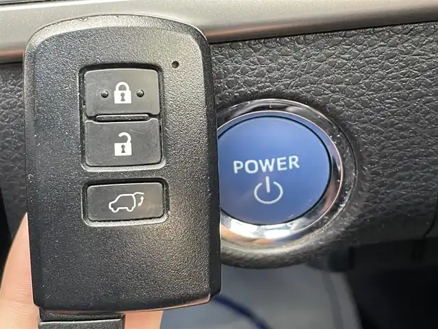 トヨタ ハリアー ハイブリッド プレミアム 岩手県 2018(平30)年 6.9万km ホワイトパールクリスタルシャイン ワンオーナー/４WD/ムーンルーフ/プリクラッシュセーフティ/レーダークルーズコントロール/レーンディパーチャーアラート/オートマチックハイビーム/MTモード付AT/横滑り防止装置/オートブレーキホールド/パワーバックドア/運転席パワーシート/アイドリングストップ/社外ナビ/フルセグTV/Msスピードエアロ/LEDヘッドランプ/２２インチアルミホイール/車高調