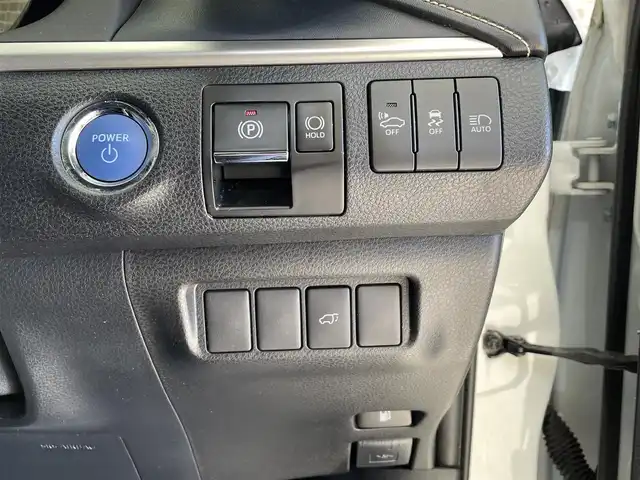 トヨタ ハリアー ハイブリッド プレミアム 岩手県 2018(平30)年 6.9万km ホワイトパールクリスタルシャイン ワンオーナー/４WD/ムーンルーフ/プリクラッシュセーフティ/レーダークルーズコントロール/レーンディパーチャーアラート/オートマチックハイビーム/MTモード付AT/横滑り防止装置/オートブレーキホールド/パワーバックドア/運転席パワーシート/アイドリングストップ/社外ナビ/フルセグTV/Msスピードエアロ/LEDヘッドランプ/２２インチアルミホイール/車高調