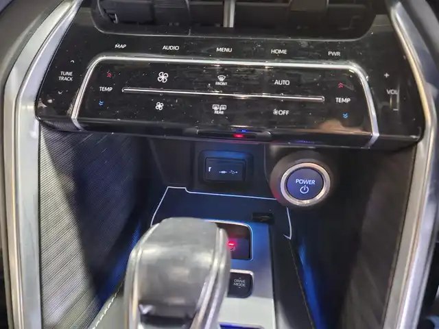 トヨタ ハリアー ハイブリッド Z レザーパッケージ 長崎県 2021(令3)年 8.3万km プレシャスブラックパール 〇ワンオーナー/〇純正12.3インチナビ/〇フルセグTV/〇バックカメラ/〇パノラマモニター/〇ビルトインETC2.0/〇JBLプレミアムサウンド/〇GRエアロ（フロント/サイド/リアアンダー）/〇セーフティセンス/〇レーダークルーズコントロール/〇プリクラッシュセーフティ/〇ブラインドスポットモニター/〇パワーバックドア/〇LEDヘッドランプ/〇オートライト/〇フォグランプ/〇社外19インチアルミ/〇革巻きステアリング/〇オートエアコン/〇革シート/〇シートヒーター/シートベンチレーション/〇パワーシート/〇スマートエントリー/〇禁煙車