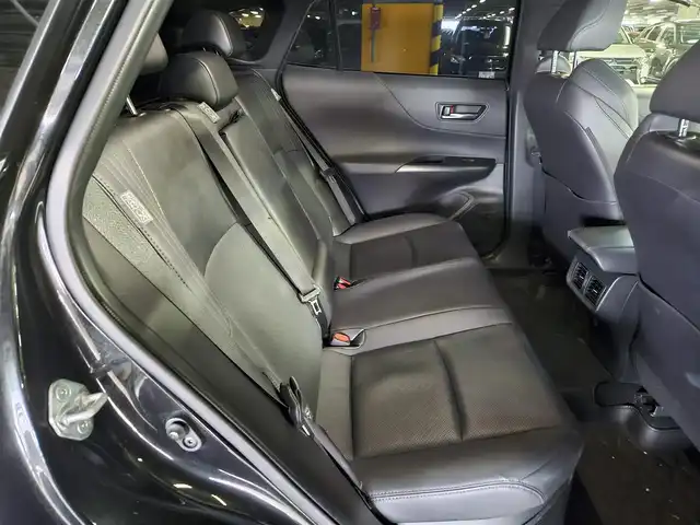 トヨタ ハリアー ハイブリッド Z レザーパッケージ 長崎県 2021(令3)年 8.3万km プレシャスブラックパール 〇ワンオーナー/〇純正12.3インチナビ/〇フルセグTV/〇バックカメラ/〇パノラマモニター/〇ビルトインETC2.0/〇JBLプレミアムサウンド/〇GRエアロ（フロント/サイド/リアアンダー）/〇セーフティセンス/〇レーダークルーズコントロール/〇プリクラッシュセーフティ/〇ブラインドスポットモニター/〇パワーバックドア/〇LEDヘッドランプ/〇オートライト/〇フォグランプ/〇社外19インチアルミ/〇革巻きステアリング/〇オートエアコン/〇革シート/〇シートヒーター/シートベンチレーション/〇パワーシート/〇スマートエントリー/〇禁煙車