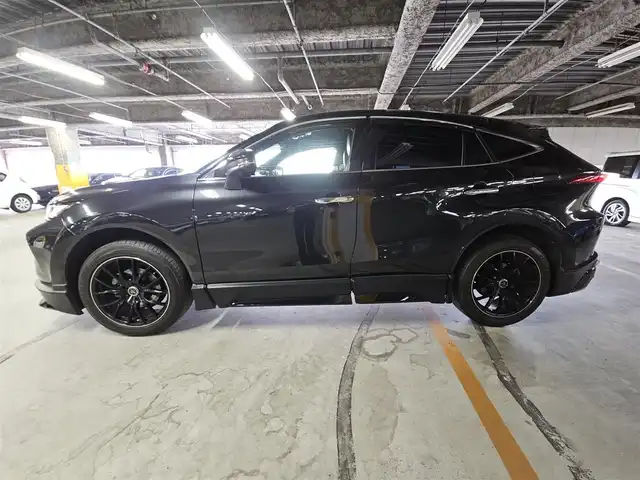 トヨタ ハリアー ハイブリッド Z レザーパッケージ 長崎県 2021(令3)年 8.3万km プレシャスブラックパール 〇ワンオーナー/〇純正12.3インチナビ/〇フルセグTV/〇バックカメラ/〇パノラマモニター/〇ビルトインETC2.0/〇JBLプレミアムサウンド/〇GRエアロ（フロント/サイド/リアアンダー）/〇セーフティセンス/〇レーダークルーズコントロール/〇プリクラッシュセーフティ/〇ブラインドスポットモニター/〇パワーバックドア/〇LEDヘッドランプ/〇オートライト/〇フォグランプ/〇社外19インチアルミ/〇革巻きステアリング/〇オートエアコン/〇革シート/〇シートヒーター/シートベンチレーション/〇パワーシート/〇スマートエントリー/〇禁煙車