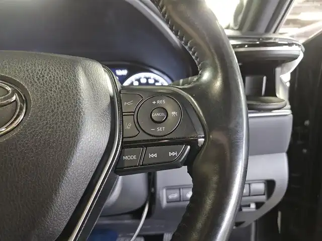 トヨタ ハリアー ハイブリッド Z レザーパッケージ 長崎県 2021(令3)年 8.3万km プレシャスブラックパール 〇ワンオーナー/〇純正12.3インチナビ/〇フルセグTV/〇バックカメラ/〇パノラマモニター/〇ビルトインETC2.0/〇JBLプレミアムサウンド/〇GRエアロ（フロント/サイド/リアアンダー）/〇セーフティセンス/〇レーダークルーズコントロール/〇プリクラッシュセーフティ/〇ブラインドスポットモニター/〇パワーバックドア/〇LEDヘッドランプ/〇オートライト/〇フォグランプ/〇社外19インチアルミ/〇革巻きステアリング/〇オートエアコン/〇革シート/〇シートヒーター/シートベンチレーション/〇パワーシート/〇スマートエントリー/〇禁煙車