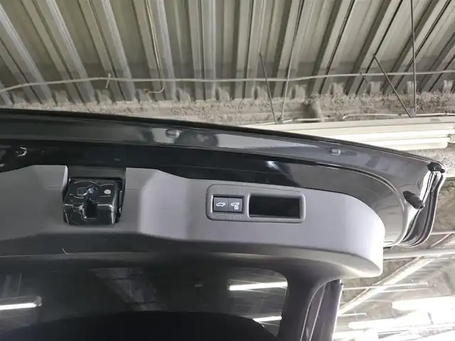 トヨタ ハリアー ハイブリッド Z レザーパッケージ 長崎県 2021(令3)年 8.3万km プレシャスブラックパール 〇ワンオーナー/〇純正12.3インチナビ/〇フルセグTV/〇バックカメラ/〇パノラマモニター/〇ビルトインETC2.0/〇JBLプレミアムサウンド/〇GRエアロ（フロント/サイド/リアアンダー）/〇セーフティセンス/〇レーダークルーズコントロール/〇プリクラッシュセーフティ/〇ブラインドスポットモニター/〇パワーバックドア/〇LEDヘッドランプ/〇オートライト/〇フォグランプ/〇社外19インチアルミ/〇革巻きステアリング/〇オートエアコン/〇革シート/〇シートヒーター/シートベンチレーション/〇パワーシート/〇スマートエントリー/〇禁煙車