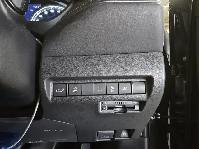 トヨタ ハリアー ハイブリッド Z レザーパッケージ 長崎県 2021(令3)年 8.3万km プレシャスブラックパール 〇ワンオーナー/〇純正12.3インチナビ/〇フルセグTV/〇バックカメラ/〇パノラマモニター/〇ビルトインETC2.0/〇JBLプレミアムサウンド/〇GRエアロ（フロント/サイド/リアアンダー）/〇セーフティセンス/〇レーダークルーズコントロール/〇プリクラッシュセーフティ/〇ブラインドスポットモニター/〇パワーバックドア/〇LEDヘッドランプ/〇オートライト/〇フォグランプ/〇社外19インチアルミ/〇革巻きステアリング/〇オートエアコン/〇革シート/〇シートヒーター/シートベンチレーション/〇パワーシート/〇スマートエントリー/〇禁煙車