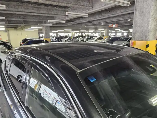 トヨタ ハリアー ハイブリッド Z レザーパッケージ 長崎県 2021(令3)年 8.3万km プレシャスブラックパール 〇ワンオーナー/〇純正12.3インチナビ/〇フルセグTV/〇バックカメラ/〇パノラマモニター/〇ビルトインETC2.0/〇JBLプレミアムサウンド/〇GRエアロ（フロント/サイド/リアアンダー）/〇セーフティセンス/〇レーダークルーズコントロール/〇プリクラッシュセーフティ/〇ブラインドスポットモニター/〇パワーバックドア/〇LEDヘッドランプ/〇オートライト/〇フォグランプ/〇社外19インチアルミ/〇革巻きステアリング/〇オートエアコン/〇革シート/〇シートヒーター/シートベンチレーション/〇パワーシート/〇スマートエントリー/〇禁煙車