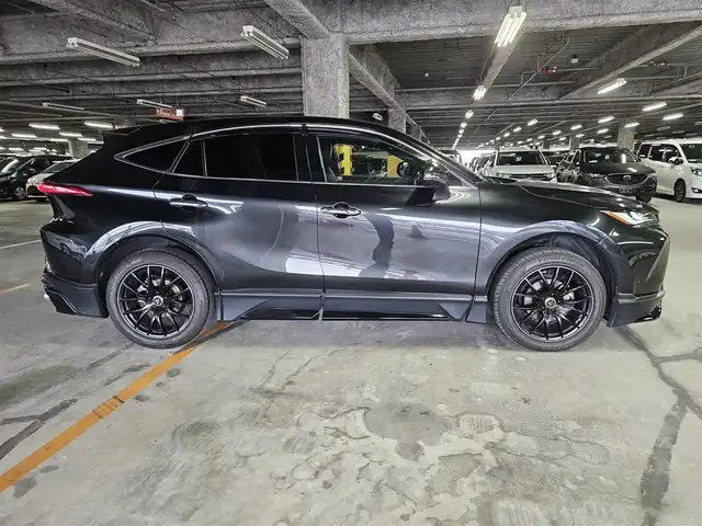 トヨタ ハリアー ハイブリッド Z レザーパッケージ 長崎県 2021(令3)年 8.3万km プレシャスブラックパール 〇ワンオーナー/〇純正12.3インチナビ/〇フルセグTV/〇バックカメラ/〇パノラマモニター/〇ビルトインETC2.0/〇JBLプレミアムサウンド/〇GRエアロ（フロント/サイド/リアアンダー）/〇セーフティセンス/〇レーダークルーズコントロール/〇プリクラッシュセーフティ/〇ブラインドスポットモニター/〇パワーバックドア/〇LEDヘッドランプ/〇オートライト/〇フォグランプ/〇社外19インチアルミ/〇革巻きステアリング/〇オートエアコン/〇革シート/〇シートヒーター/シートベンチレーション/〇パワーシート/〇スマートエントリー/〇禁煙車