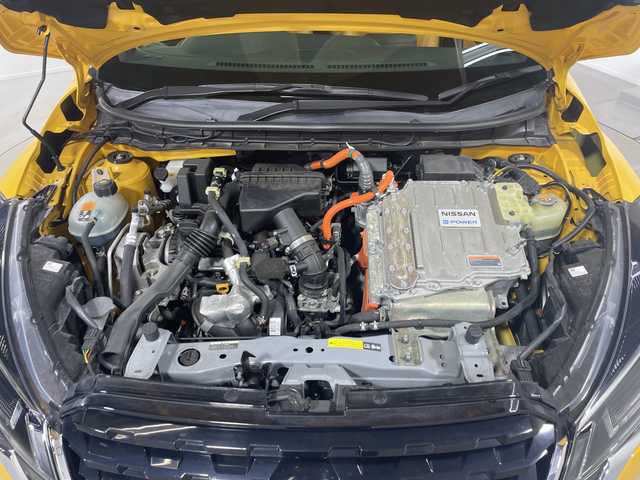 日産 キックス X ツートーンインテリアED 神奈川県 2020(令2)年 3.2万km サンライトイエロー 純正9型ナビ/ルーフレール/インテリジェントアラウンドビューモニター/デジタルインナーミラー/セーフティアシスト/プロパイロット/スペアキー1本/充電用USBソケット/ステアリングヒーター/ハーフレザーシート/シートヒーター/シートリフター/前側ドライブレコーダー/純正フロアマット/ETC/純正17インチアルミホイール/LEDヘッドライト/オートマチックハイビーム/インテリジェントエマージェンシーブレーキ/車線逸脱防止支援システム/車線逸脱警報/ふらつき警報/踏み間違い衝突防止アシスト/ハイビームアシスト