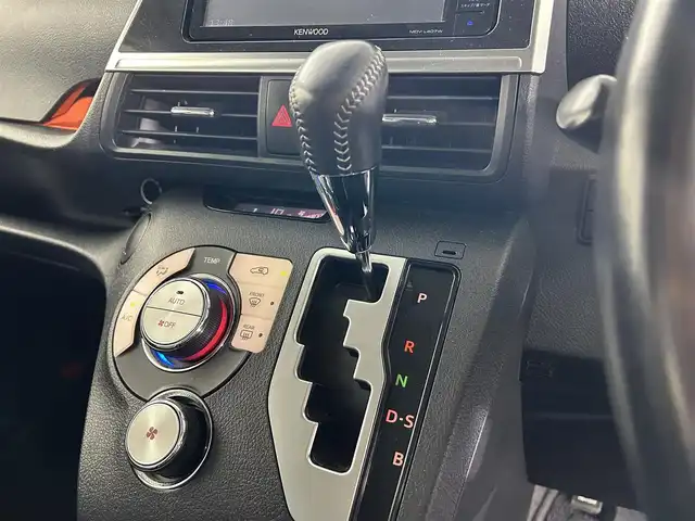 トヨタ シエンタ G クエロ 佐賀県 2020(令2)年 4.7万km ブラックマイカ 社外7インチナビ/ワンセグTV/CD/DVD/USB/バックカメラ/衝突被害軽減システム/横滑り防止装置/パーキングサポートブレーキ/車線逸脱警報/クリアランスソナー/先行車発進お知らせ機能/オートライト/オートマチックハイビーム/LEDヘッドライト/フォグライト/両側パワースライドドア/ハーフレザーシート/ISOFIX対応シート/純正フロアマット/ドアバイザー/スマートキー/プッシュスタート