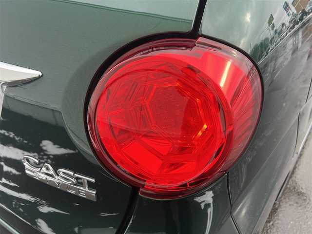 ダイハツ キャスト スタイル X リミテッド SAⅢ 秋田県 2019(令1)年 6万km ダークエメラルドマイカ ４WD/衝突軽減システム/誤発進抑制機能/社外メモリナビ（DVD/CD/BT/AM/FM）/フルセグ（走行中視聴可能）/バックカメラ/スマートキー/アイドリングストップ/プッシュスタート/レーンキープアシスト/オートマチックハイビーム/ステアリングスイッチ/前席シートヒーター/ドライブレコーダー/ETC/社外フロアマット/社外ドアバイザー/オートライト/オートエアコン/パワーステアリング/パワーウィンドウ/ヘッドライトレベライザー/横滑り防止/盗難防止装置/寒冷地仕様/電動格納ミラー/保証書/取扱説明書/記録簿/スペアキー×１