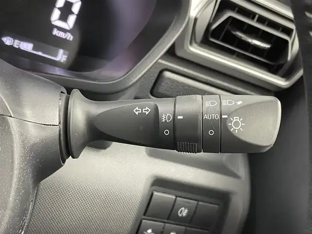 トヨタ ライズ Z 埼玉県 2019(令1)年 1.3万km ブラックマイカメタリック/ターコイズブルーマイカメタリック 純正ナビ/バックカメラ/純正17インチアルミホイール/プリクラッシュセーフティシステム/レーンキープアシスト/レーダークルーズコントロール/フルセグTV/LEDヘッドライト/ドライブレコーダー/電動格納式ドアミラー/ETC/プッシュスタート