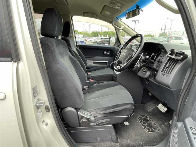 三菱 デリカＤ：５ G－Navi package 道央・札幌 2007(平19)年 14.8万km ウォームホワイトパール ４WD/純正ディーラーOPナビ/CD/DVD/TV/ASC/クルーズコントロール/バック/サイド/フロントカメラ/ビルトインETC/片側パワースライドドア/革巻きステアリング/ステアリングリモコン/パドルシフト/純正フリップダウンモニター/トランスファ切替/スマートキー/キーレスエントリー/HIDヘッドライト/オートライト/フォグランプ/電動格納ミラー/ウィンカーミラー/純正フロアマット/ドアバイザー/社外エンジンスターター