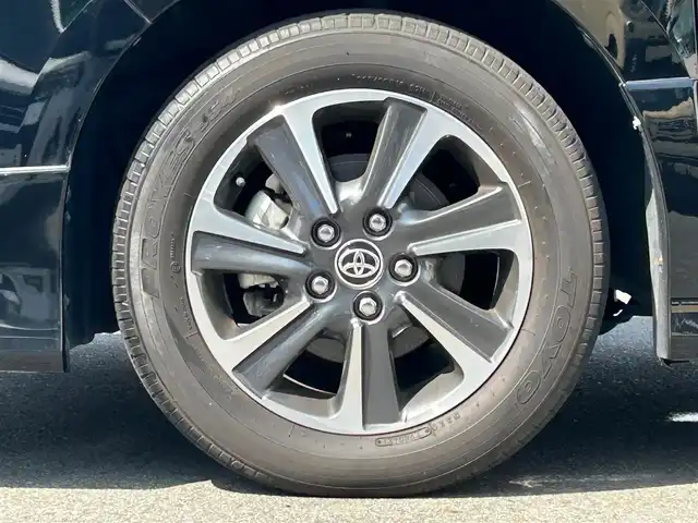 トヨタ ヴォクシー ZS 煌Ⅲ 静岡県 2021(令3)年 5.7万km ブラック TRDエアロ/純正9インチSDナビ(Bluetooth、CD、DVD、フルセグTV)/バックカメラ/両側パワスラ/ETC/スペアキー１本/クルコン/前後ドラレコ/純正アルミ/合皮シート/スマートキー/プッシュスタート/ダブルオートエアコン/アイドリングストップ/保証書/取扱説明書/USB入力端子/三列シート/ウォークスルー/純正フロアマット/横滑り防止装置/レーンキープアシスト/前後コーナーセンサー/オートライト/LEDヘッドライト/衝突軽減システム/ダブルエアバック
