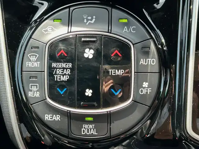 トヨタ ヴォクシー ZS 煌Ⅲ 静岡県 2021(令3)年 5.7万km ブラック TRDエアロ/純正9インチSDナビ(Bluetooth、CD、DVD、フルセグTV)/バックカメラ/両側パワスラ/ETC/スペアキー１本/クルコン/前後ドラレコ/純正アルミ/合皮シート/スマートキー/プッシュスタート/ダブルオートエアコン/アイドリングストップ/保証書/取扱説明書/USB入力端子/三列シート/ウォークスルー/純正フロアマット/横滑り防止装置/レーンキープアシスト/前後コーナーセンサー/オートライト/LEDヘッドライト/衝突軽減システム/ダブルエアバック