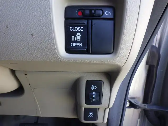 ホンダ Ｎ ＢＯＸ G Lパッケージ 千葉県 2014(平26)年 6.3万km カトラリーシルバーM 左パワースライドドア/右イージークローザードア/純正メモリーナビ/ワンセグTV/【DVD/CD再生機能　Bluetooth接続】/バックカメラ/ステアリングスイッチ/ETC（2.0）/純正14インチアルミホイル/スマートキー